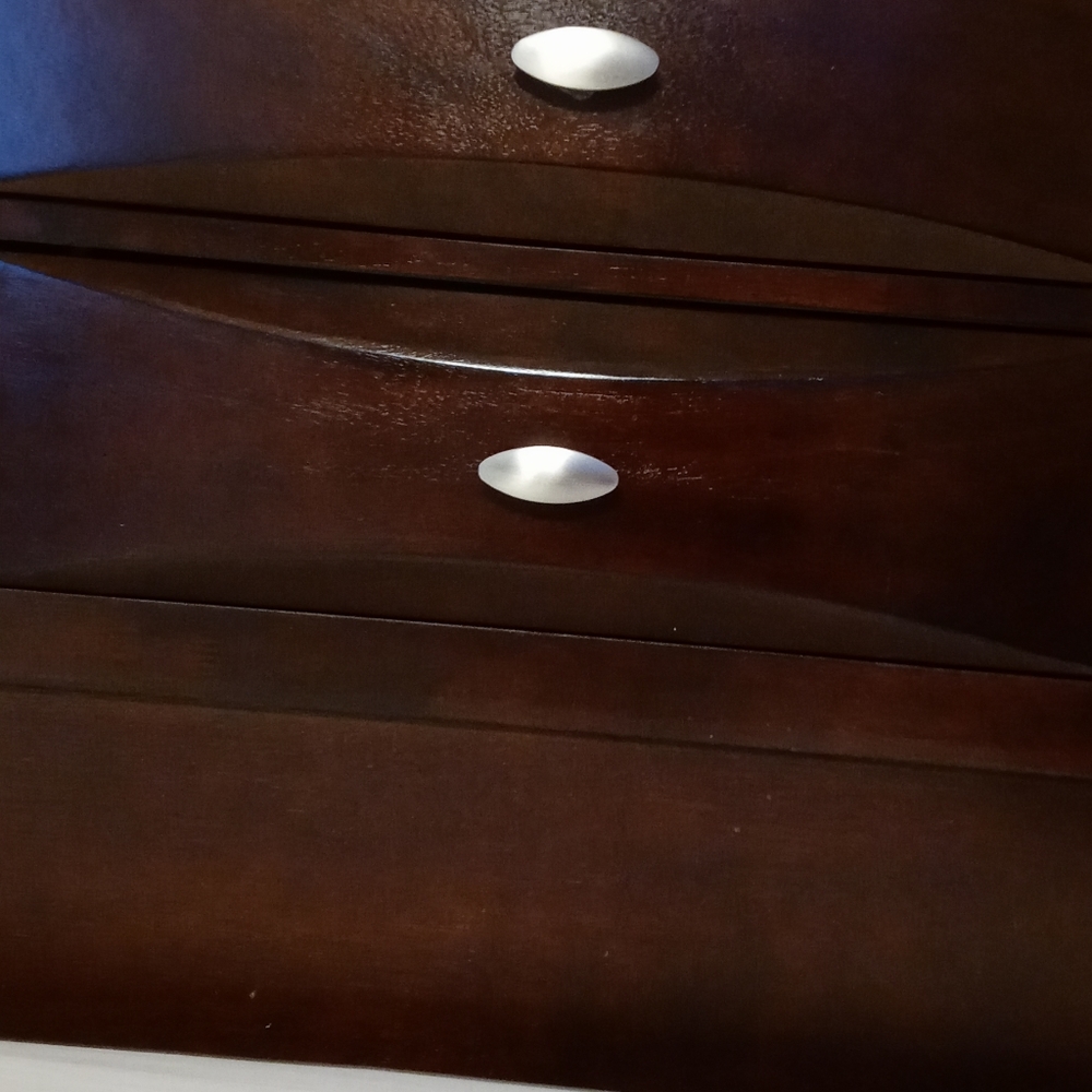 Queen bed frame - Picture 3 of 4